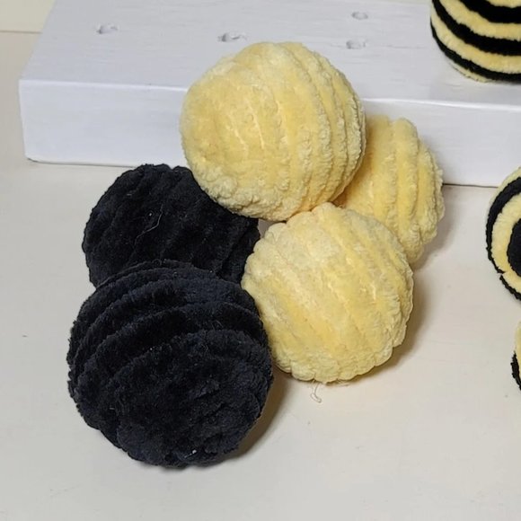 Decorative Velvety 3 Yellow and 2 Black Solid Yarn Balls - Set of 5 Balls… - Picture 4 of 4